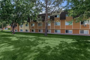 Building - Pine Crest Apartments - Colorado Springs, CO
