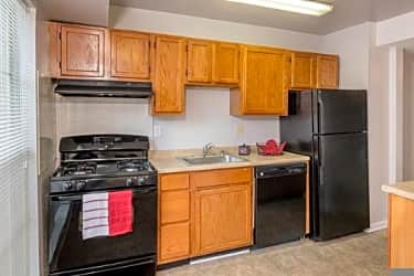 Kitchen - 438 College Pkwy - Rockville, MD