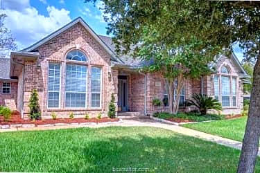 Building - 715 Berry Creek - College Station, TX