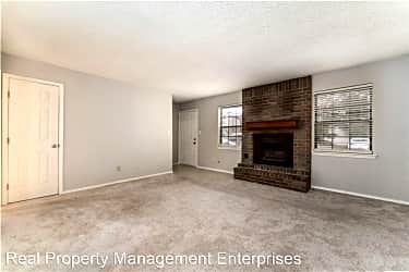 Living Room - 401 12th Ave #135 - Norman, OK
