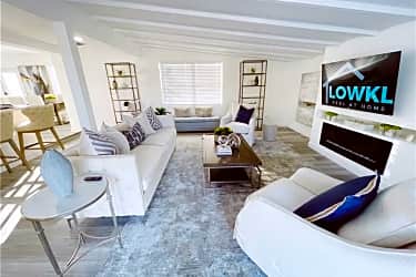 Living Room - 2818 NE 21st Ave - Fort Lauderdale, FL