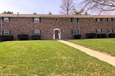 Building - 930 E Colonial Manor Dr - Greensburg, IN