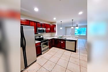 Kitchen - 108 Hawkins Rd - Fort Walton Beach, FL