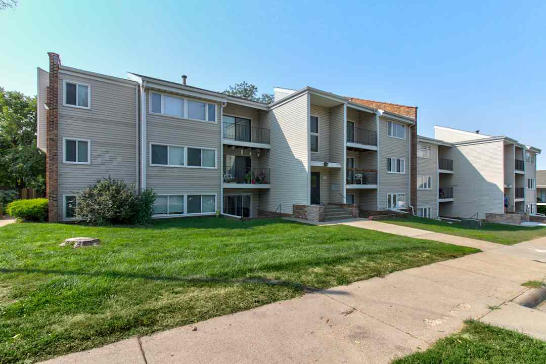 the village at grant square 7349 grant st omaha ne apartments for rent rent com