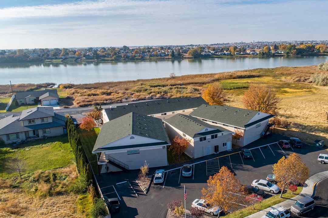 The Lakes 1050 S Division St Moses Lake Wa Apartments For Rent Rent Com