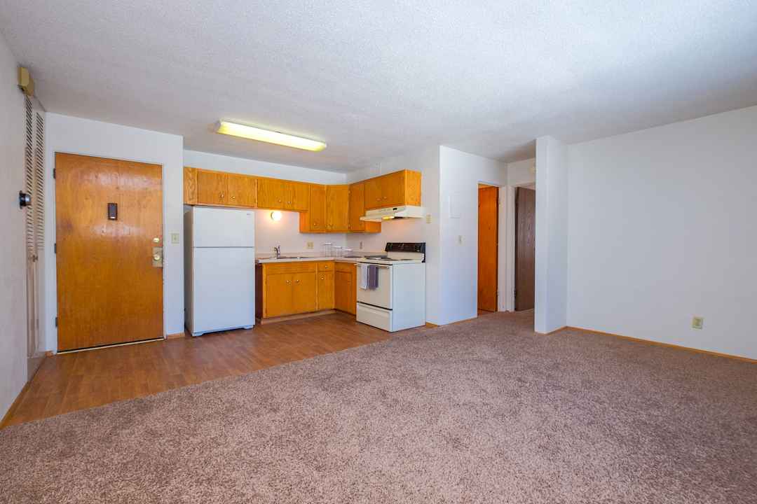 Luxford Court Apartment Community 901 10th Ave N Fargo Nd Apartments For Rent Rent Com
