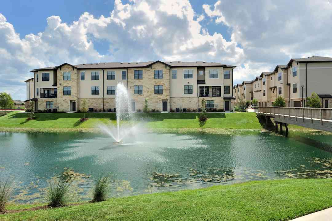 Olympus Falcon Landing Apartments - Katy Tx 77494