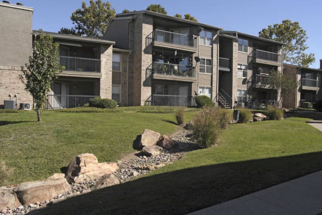 Fossil Ridge Apartments - Haltom City, TX 76137