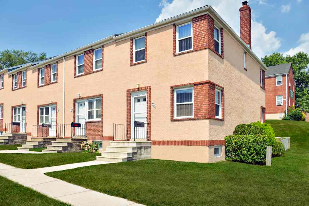 westland gardens apartments townhouses 4700 gateway ter halethorpe md apartments for rent rent com