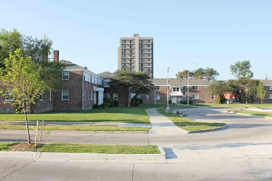 renaissance village apartments detroit