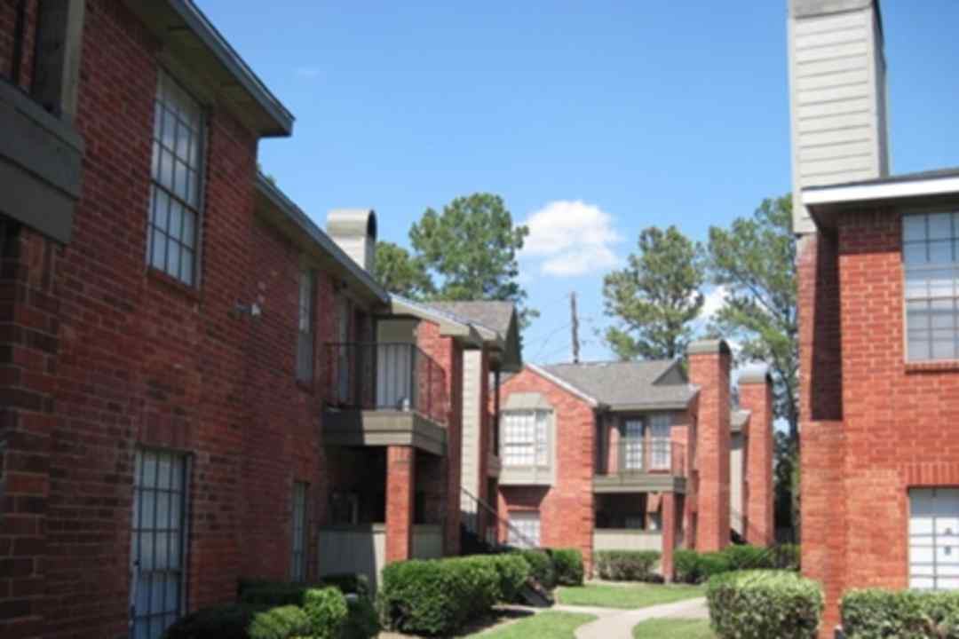 Greentree Place Apartments - Houston Tx 77090
