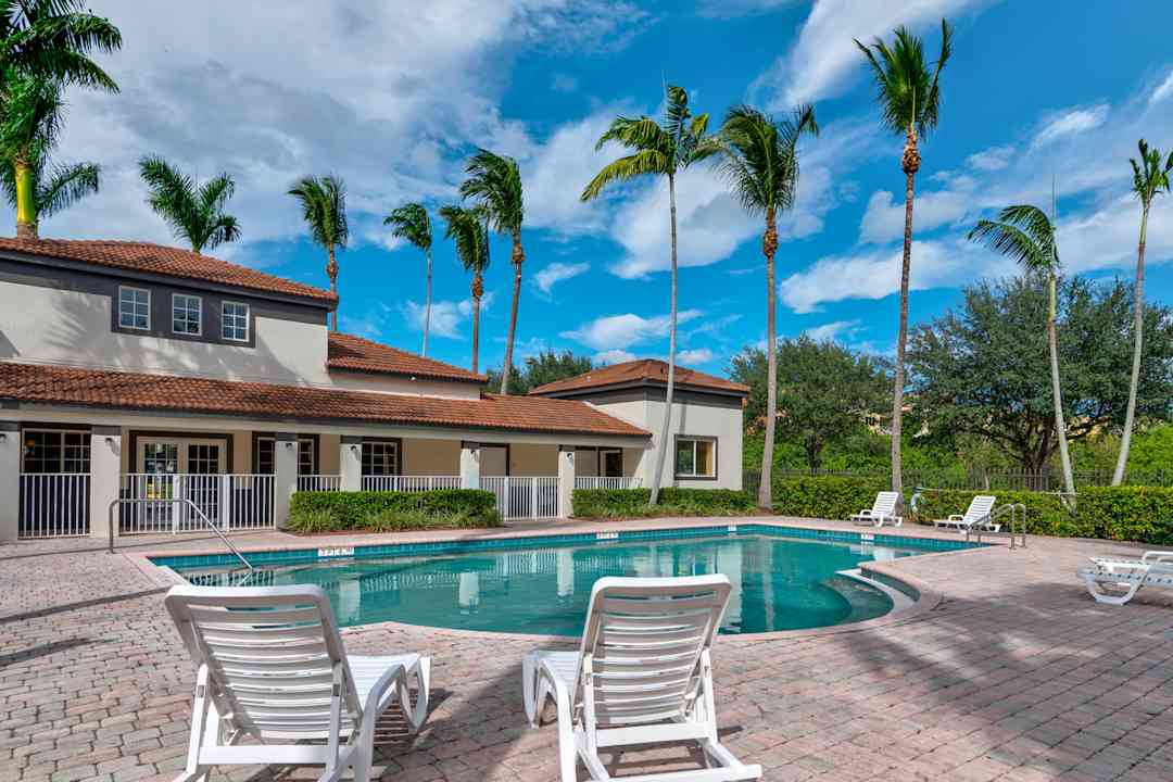 Country Club Villas 155 Nw 73rd Ave Hialeah Fl Apartments For Rent Rent