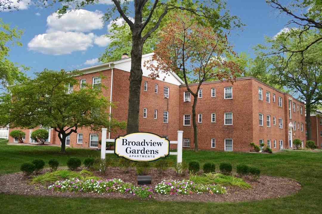 broadview gardens apartments cleveland oh 44109