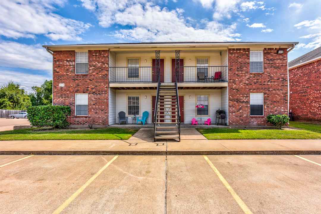 Balcones Apartments 1000 Balcones Dr College Station Tx Apartments For Rent Rent Com