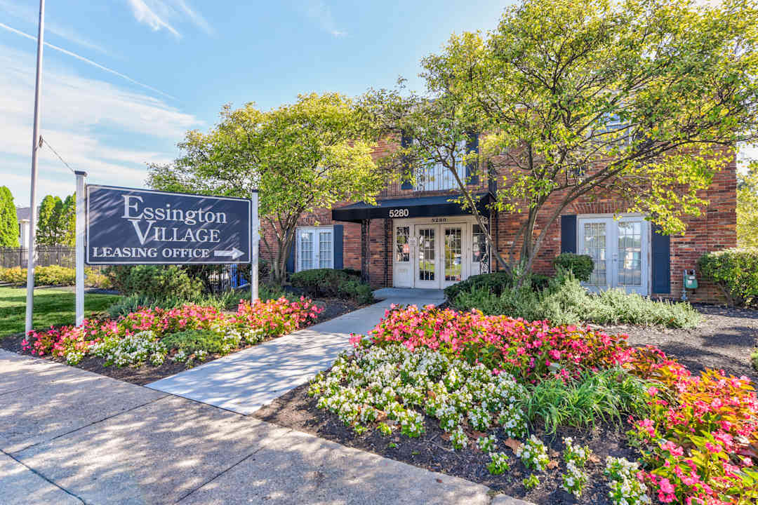 Essington Village Apartments - Columbus Oh 43229