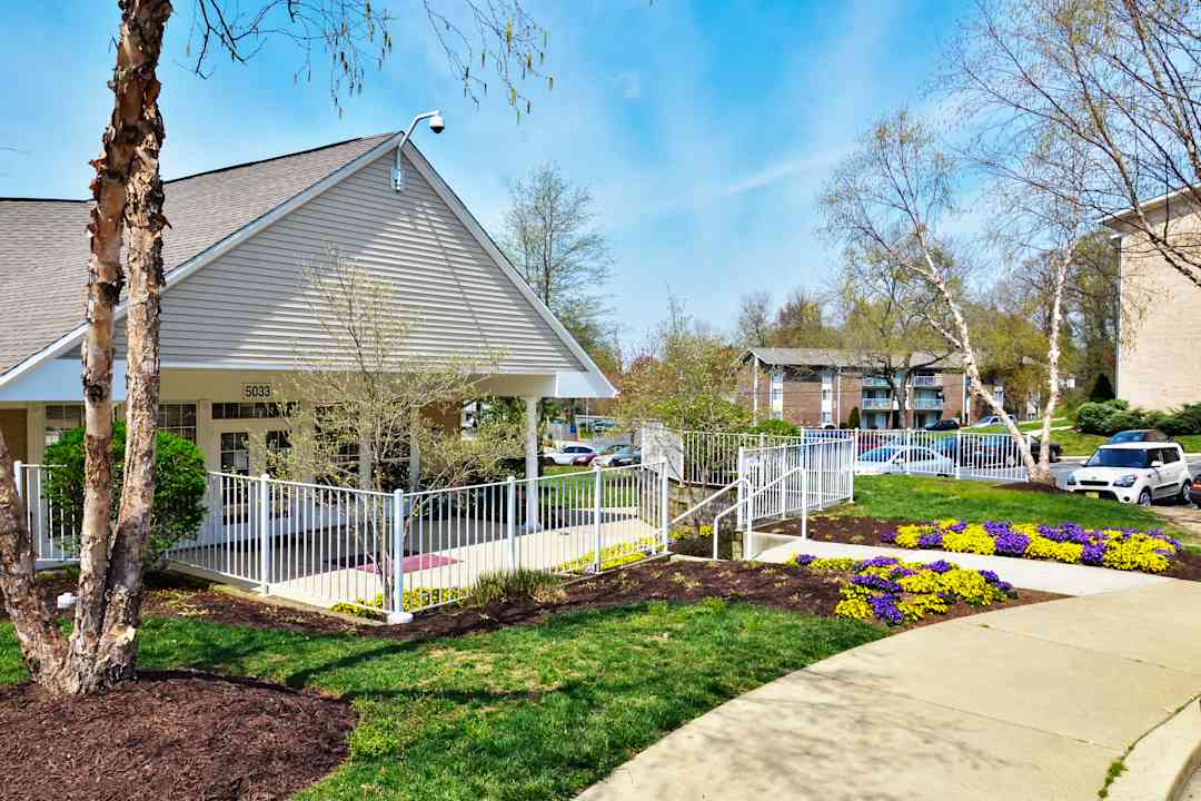 Autumn Woods 5033 57th Ave Bladensburg Md Apartments For Rent Rent Com