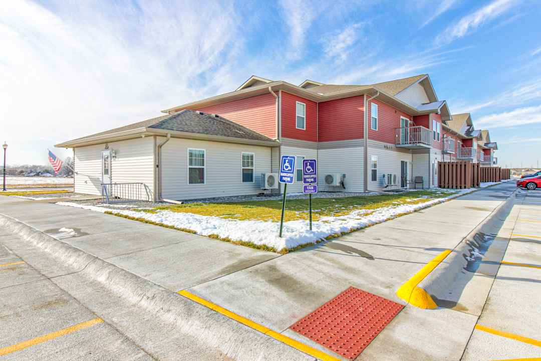 hotels in fremont ne that allow pets