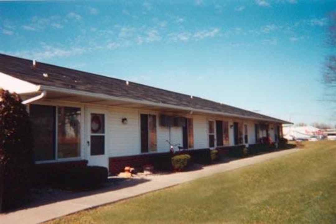 holiday hills apartments cromwell in 46732