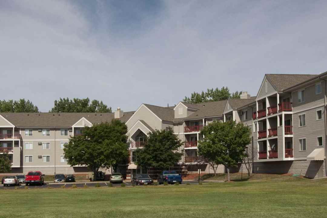 briar pond apartments oakdale mn 55128