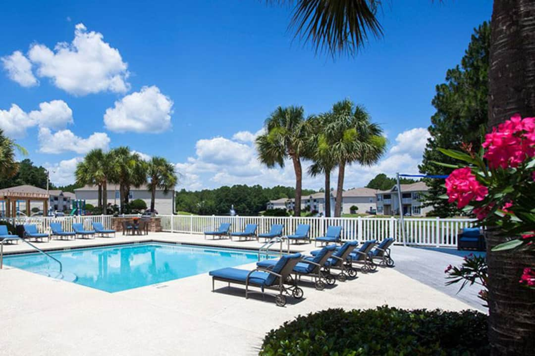 Crystal Lake Apartments - Pensacola, FL 32506