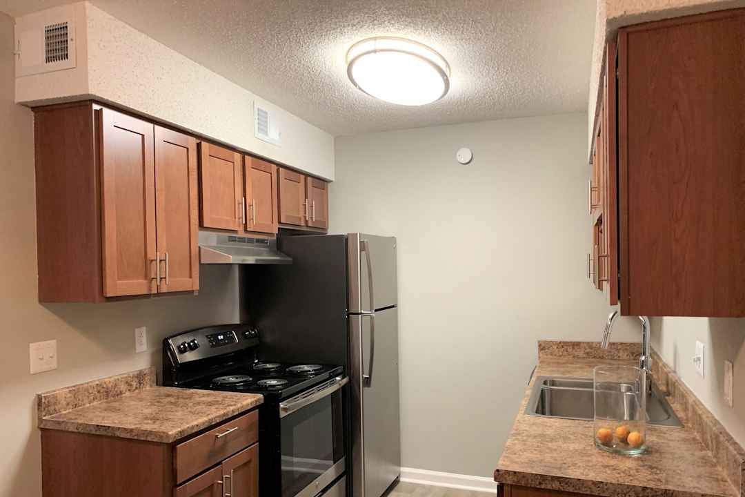 Bradford Woods 5242 Edmondson Pike Nashville Tn Apartments For Rent Rent Com