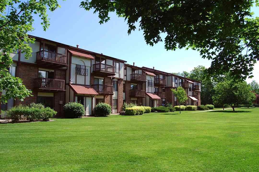 Madeira 1610 E Cork St Kalamazoo Mi Apartments For Rent Rent Com