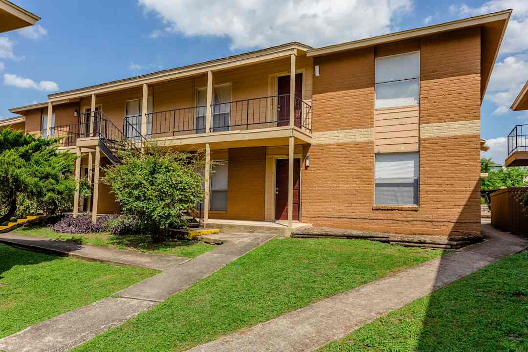 Windrush - 2447 Lockhill Selma Rd San Antonio Tx Apartments For Rent Rentcom
