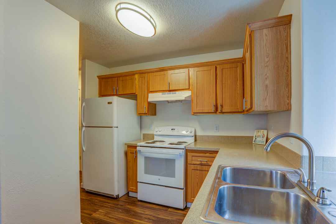 Andrea Place Apartments 473 Southeast 169th Avenue Portland Or Apartments For Rent Rent Com