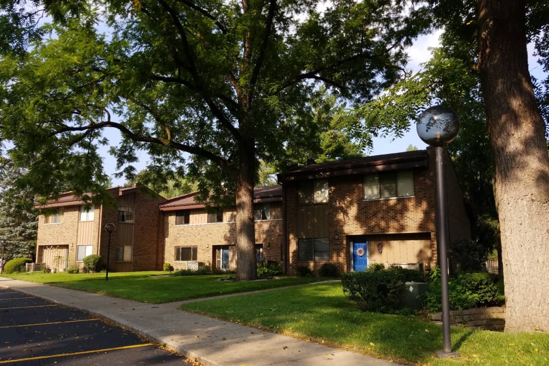 North Shore Club Apartments - South Bend, IN 46617