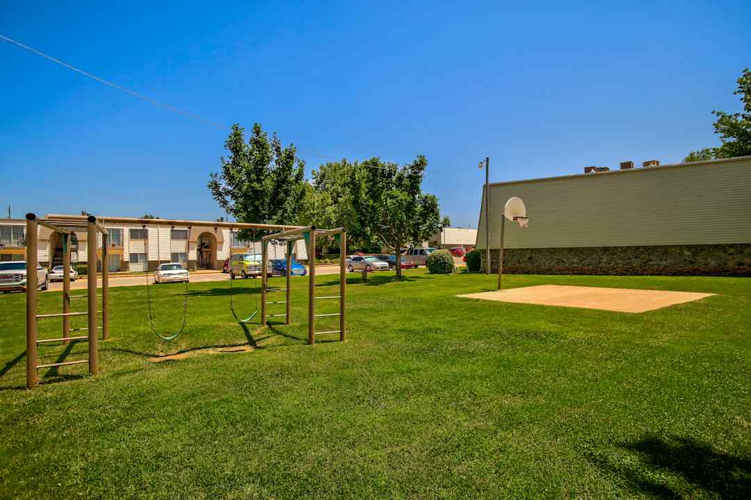 rolling oaks apartments okc