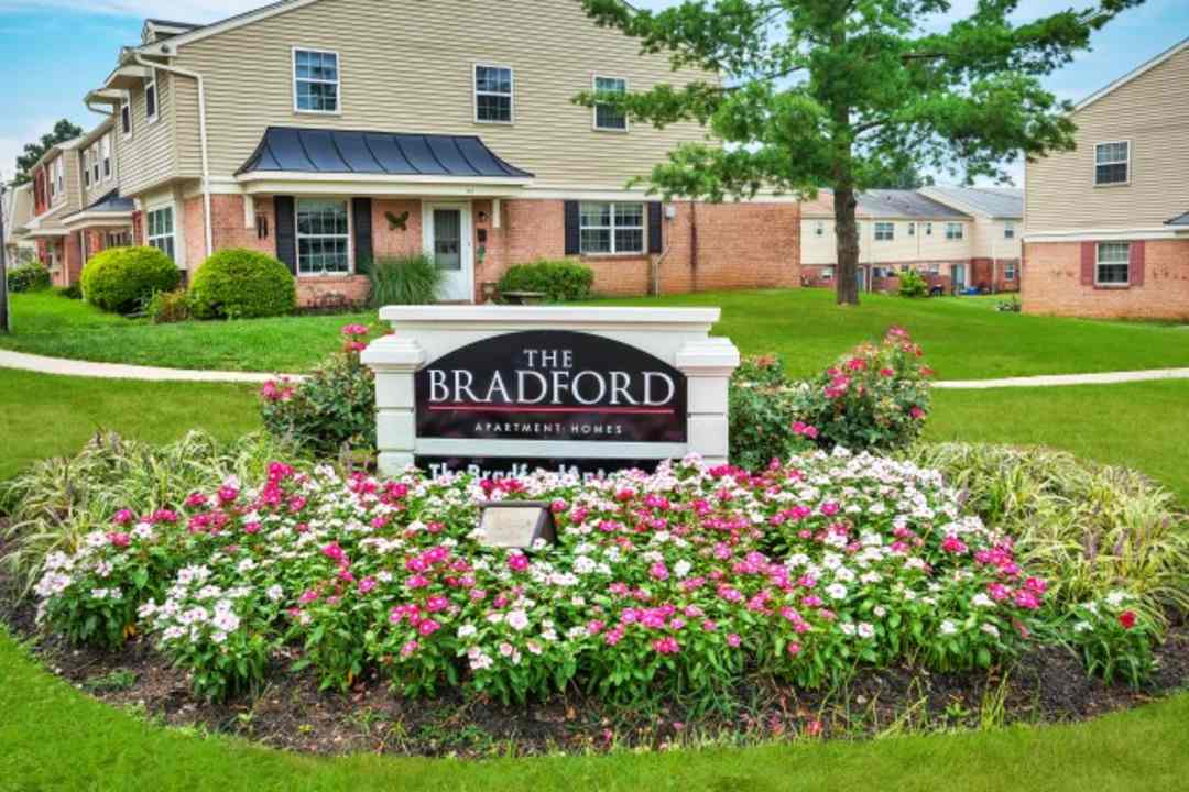 the bradford apartments leola pa 17540
