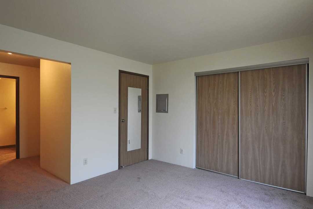 Heritage Village Apartments - Greenfield Wi - Milwaukee Wi 53220