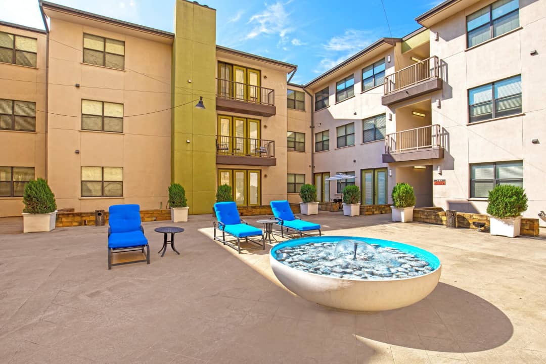 Vue Live Oak 1333 N Peak St Dallas Tx Apartments For Rent Rent Com [ 720 x 1080 Pixel ]