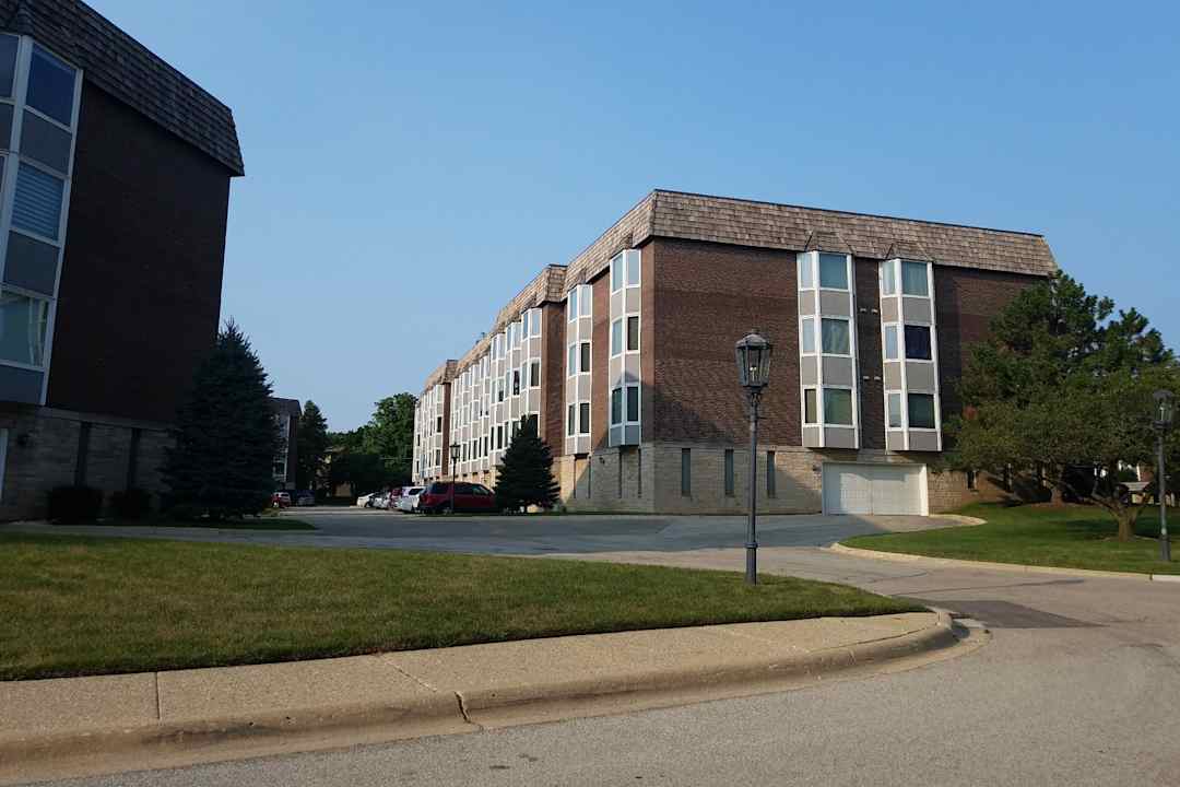bristol court apartments park ridge il 60068