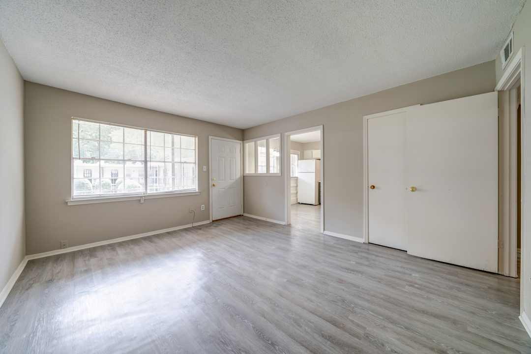 Imperial Arms 3636 3646 Spottswood Ave Memphis Tn Apartments For Rent Rent Com