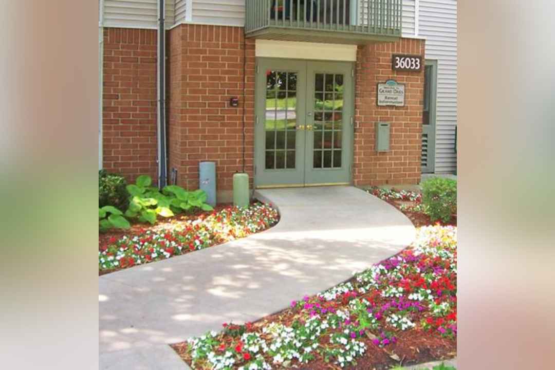 Grand Oaks Apartments - Gurnee Il 60031