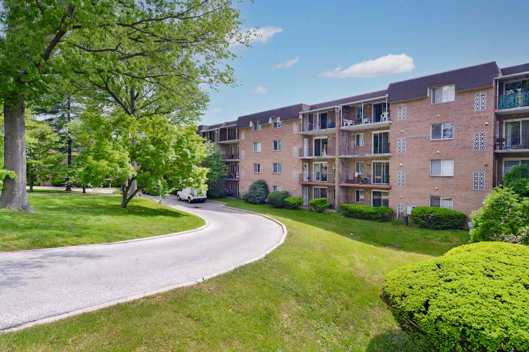 Lindenwood Apartments 100 Shadeland Ave Drexel Hill, PA Apartments