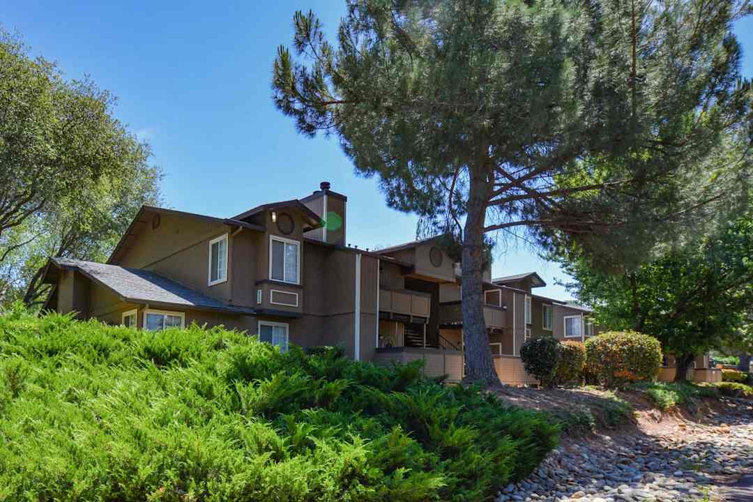 Sierra Oaks Cameron Park 2701 La Crescenta Dr Cameron Park Ca Apartments For Rent Rent Com