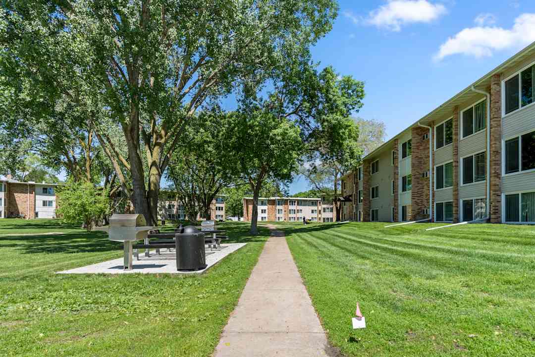 42 Eden pointe apartments phone number information