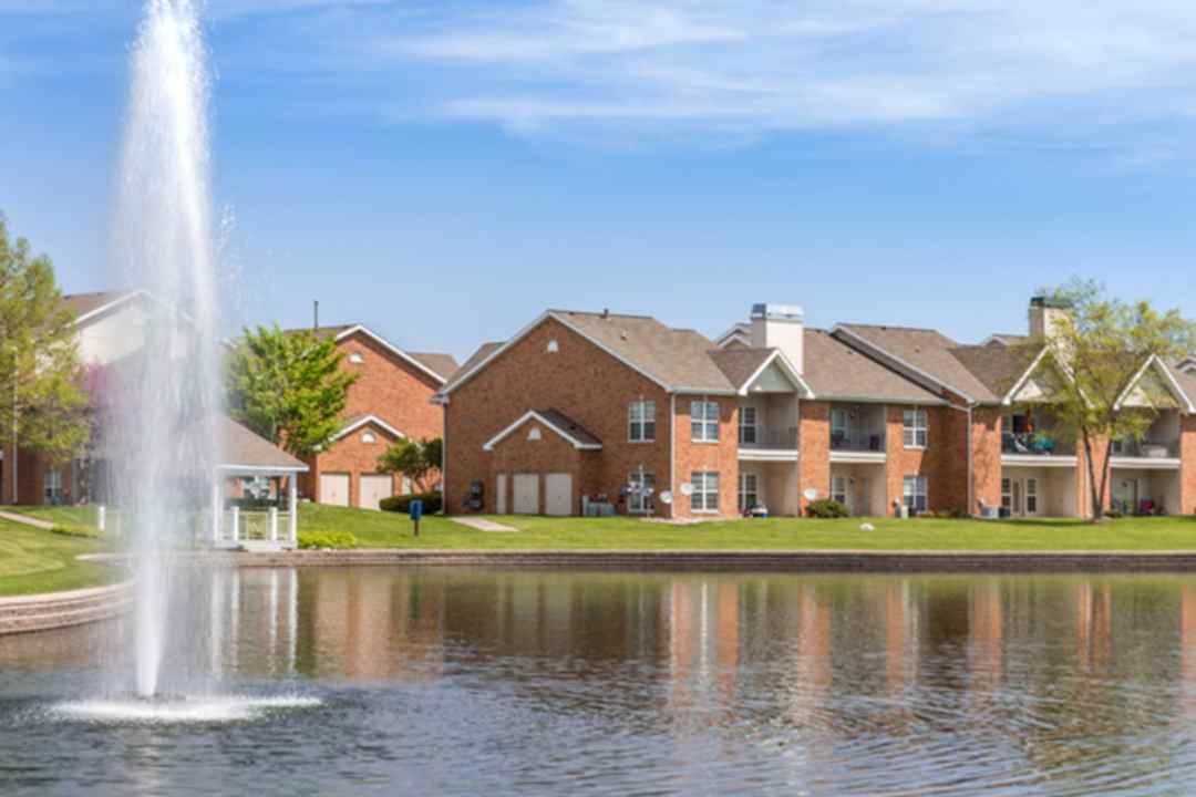 Baytowne Apartments 1000 Baytowne Dr Champaign Il Apartments For Rent Rent Com