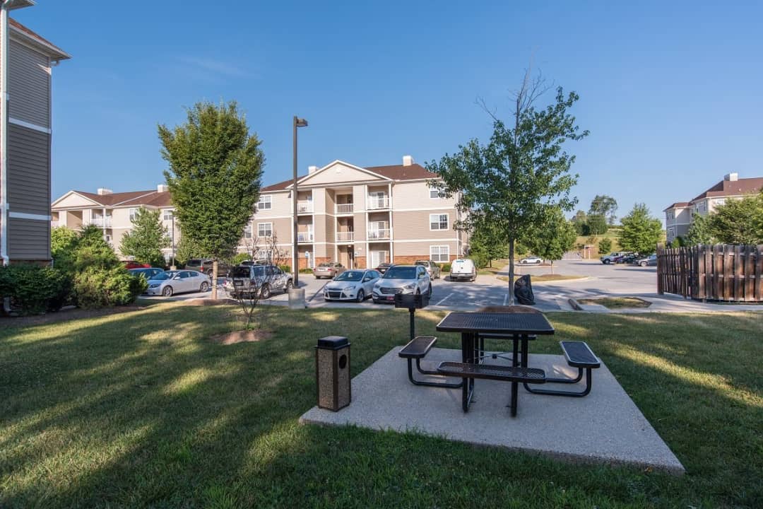 Lee Trace Apartments - Martinsburg, WV 25403