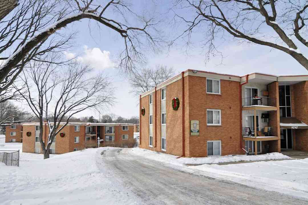 windsor court apartments robbinsdale mn 55422