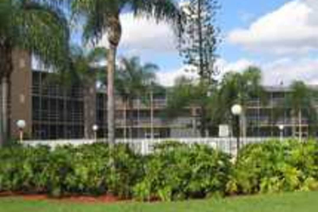 Sunset Club Apartments - South Miami, FL 33143