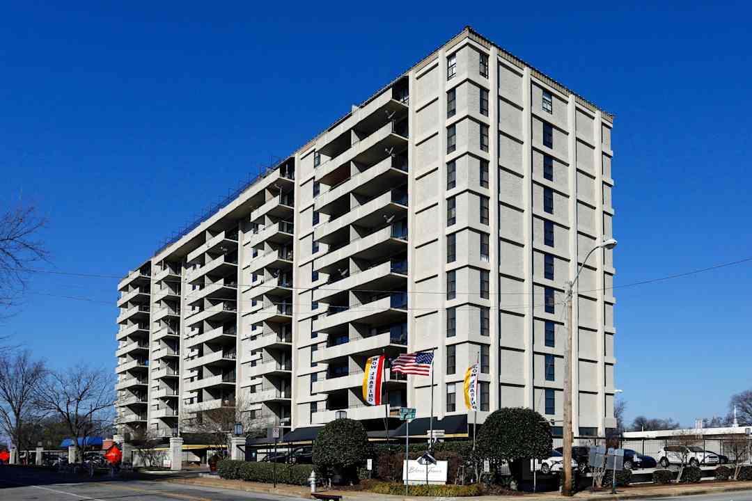 Iris Apartments 810 Washington Ave Memphis Tn Apartments For Rent Rent Com