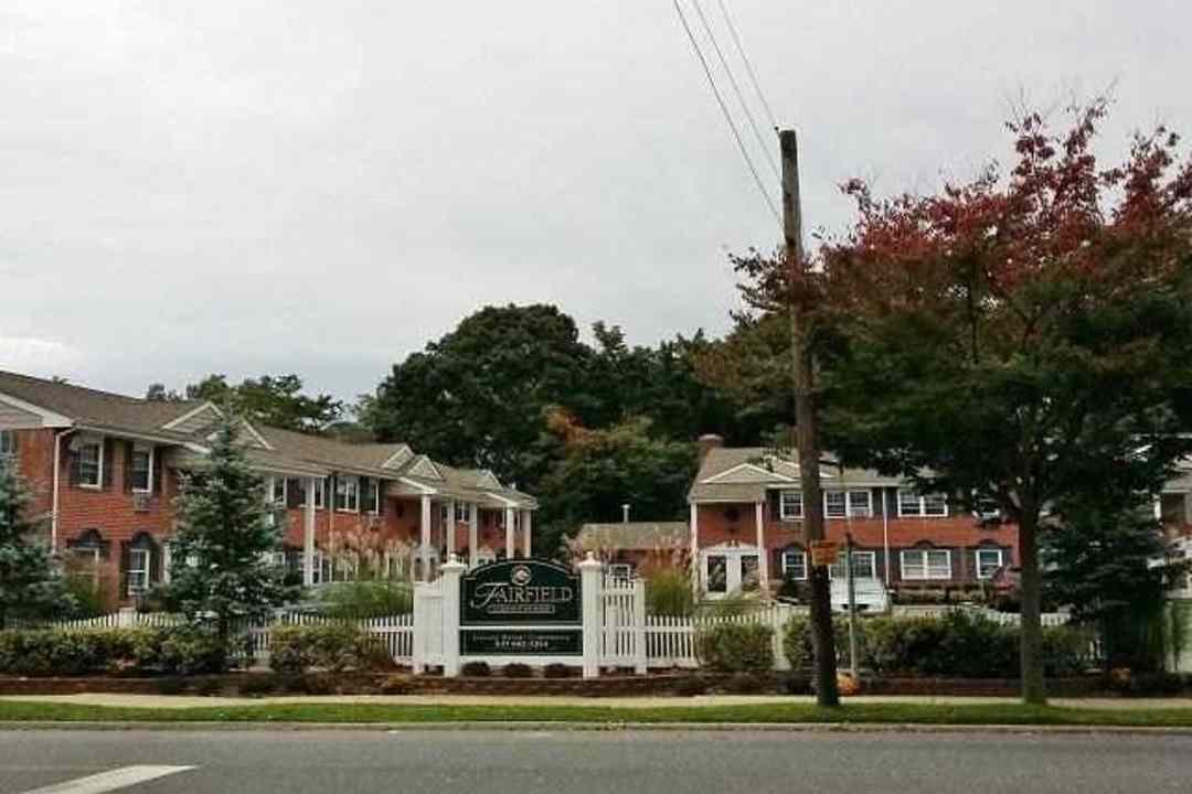 Fairfield Gardens At Bay Shore - 64 S Clinton Ave Bay Shore Ny Apartments For Rent Rentcom