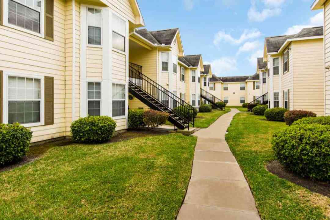 Crosswinds 6617 Weber Rd Corpus Christi Tx Apartments For Rent Rent Com