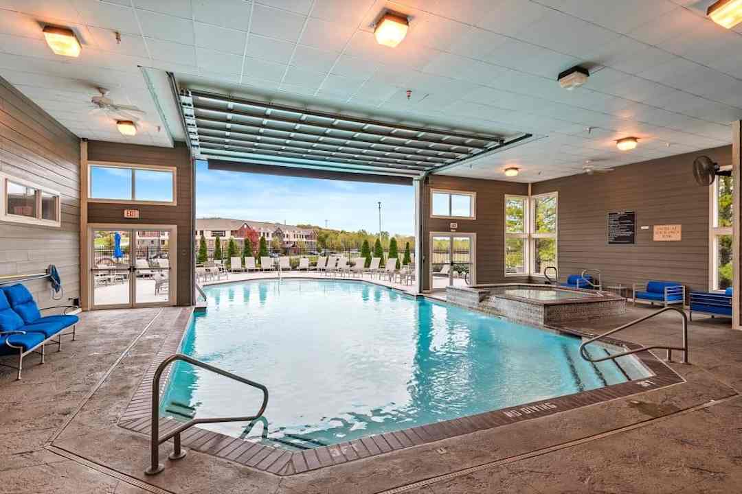 hotels in independence mo with indoor pool