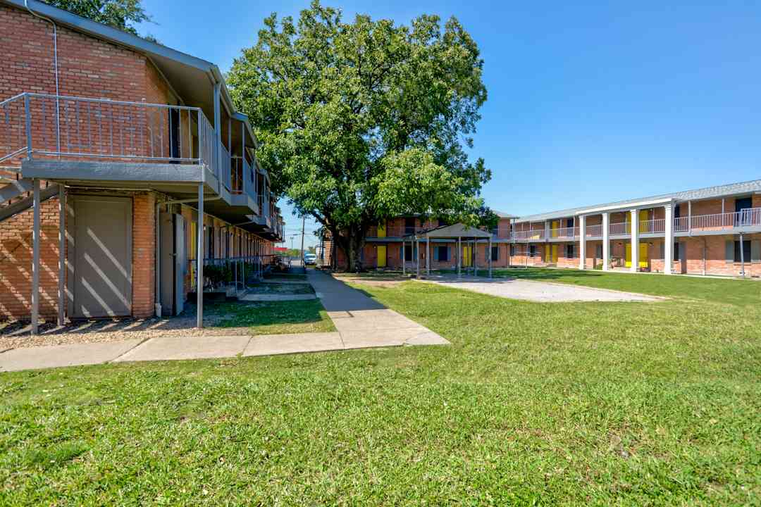 Del Sol On Royal Lane Apartments - Dallas Tx 75229