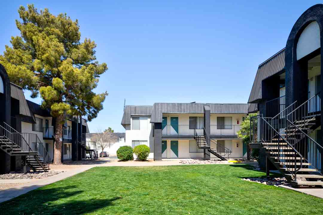 The Quails 1150 E Irvington Rd Tucson Az Apartments For Rent Rent Com