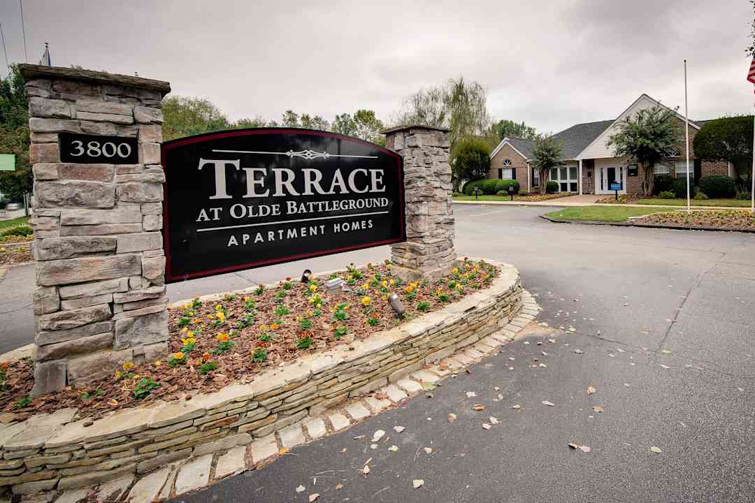 The Terrace At Olde Battleground 3800 Cotswold Ave Greensboro Nc Apartments For Rent Rent Com